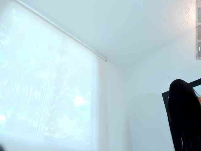 EmilyJhons webcam