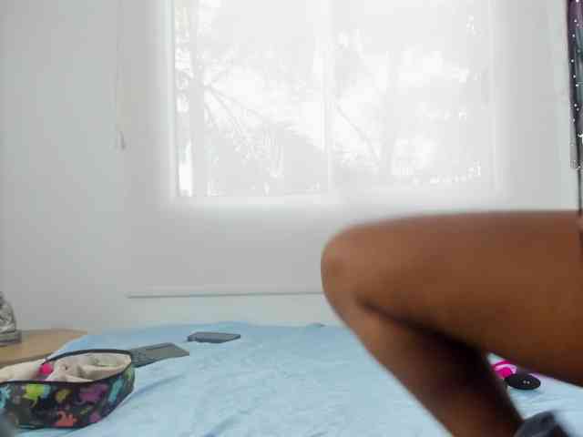 EmilyJhons webcam