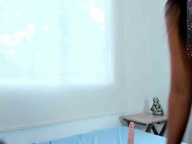 EmilyJhons webcam