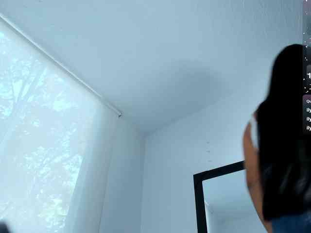 EmilyJhons webcam
