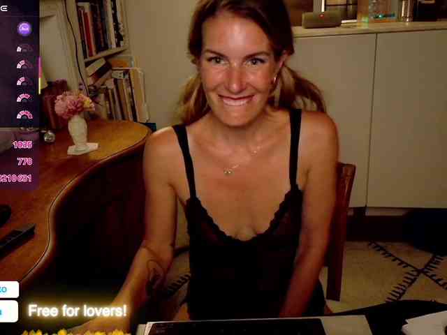 MissTheaCamille webcam