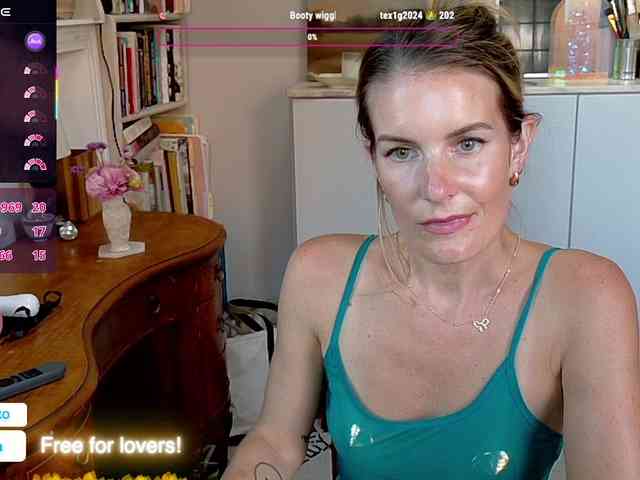 public voyeur webcam MissTheaCamille