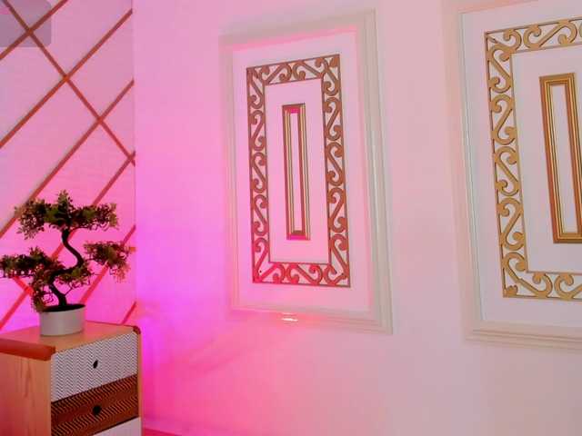 TaniaSmith's BongaCams show and profile