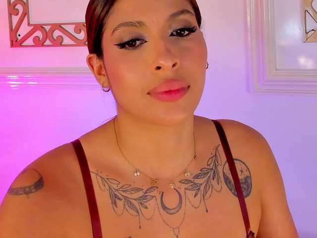 TaniaSmith's BongaCams show and profile