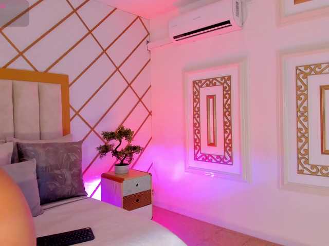 TaniaSmith's BongaCams show and profile