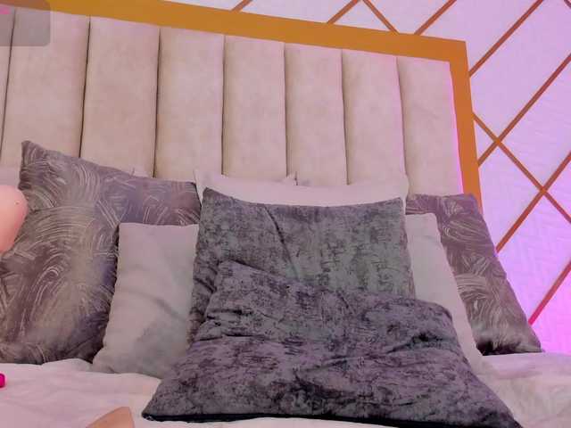 TaniaSmith's BongaCams show and profile