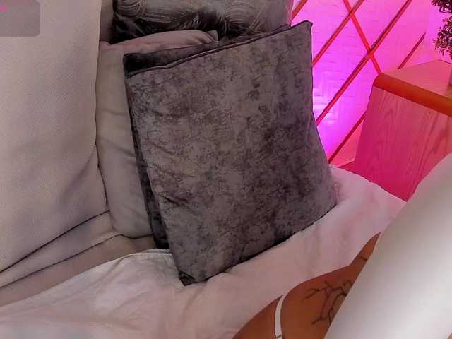 TaniaSmith's BongaCams show and profile