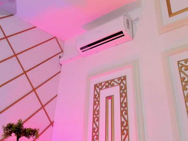 TaniaSmith's BongaCams show and profile