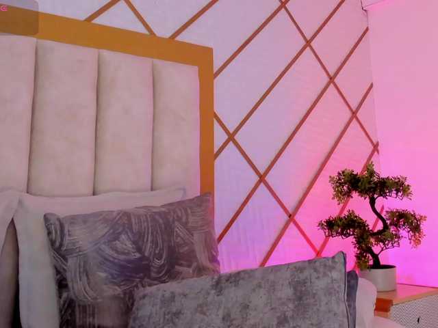 TaniaSmith's BongaCams show and profile