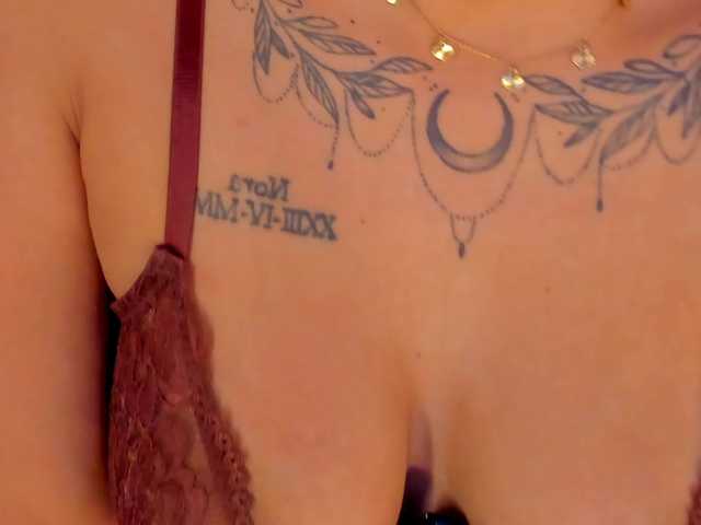 TaniaSmith's BongaCams show and profile