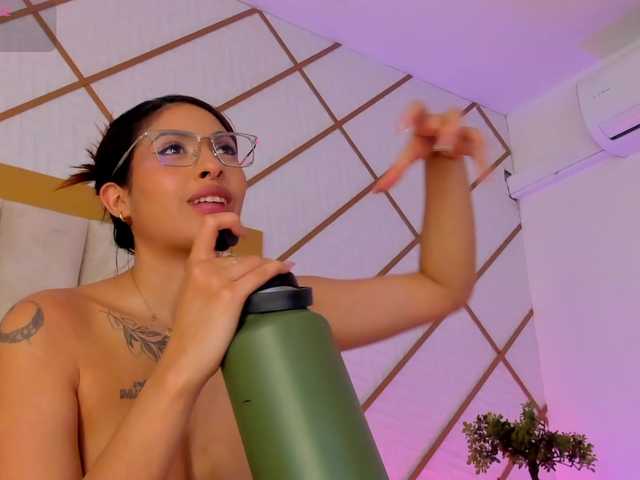 TaniaSmith's BongaCams show and profile