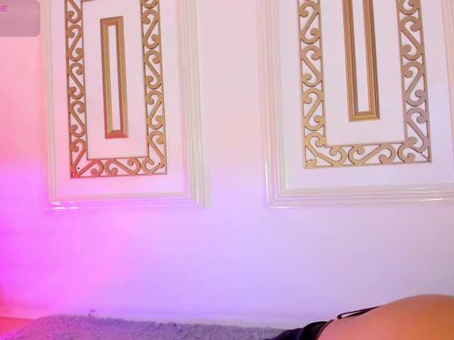 TaniaSmith's BongaCams show and profile