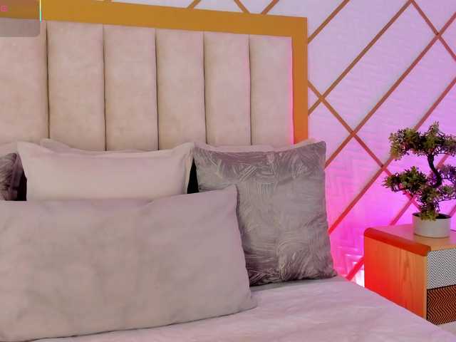 TaniaSmith's BongaCams show and profile