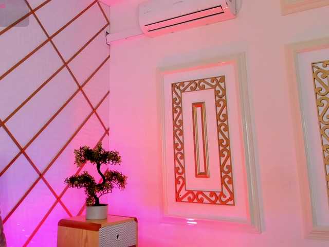 TaniaSmith's BongaCams show and profile