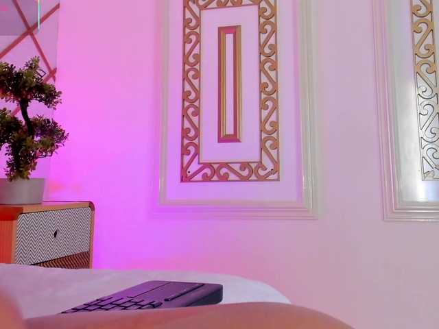 TaniaSmith's BongaCams show and profile