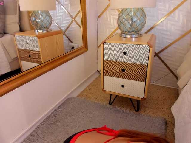 TaniaSmith's BongaCams show and profile