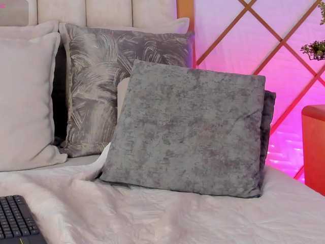 TaniaSmith's BongaCams show and profile