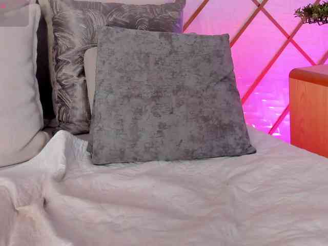 TaniaSmith Live Webcam on BongaCams