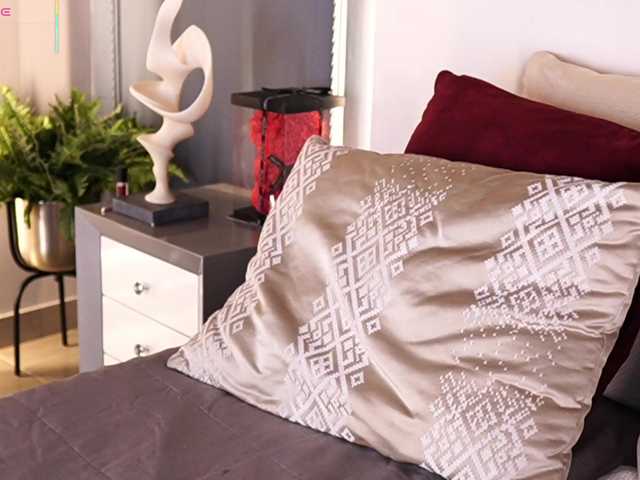 AylinMiller's BongaCams show and profile