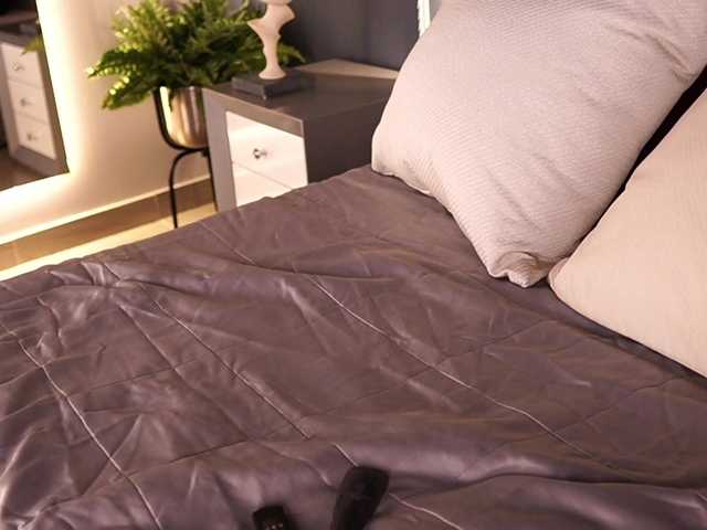 AylinMiller's BongaCams show and profile