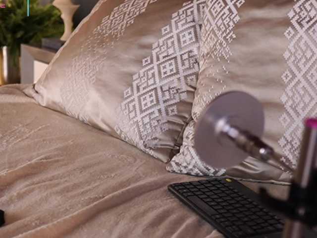 AylinMiller's BongaCams show and profile