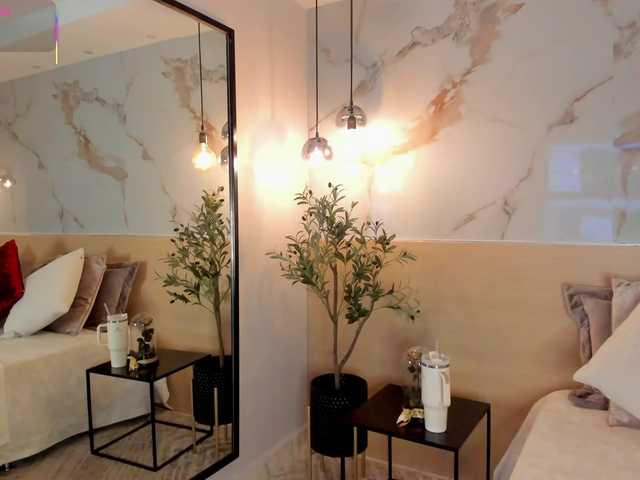 leathompson1's BongaCams show and profile