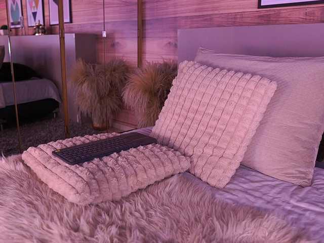 AmmyScott's BongaCams show and profile