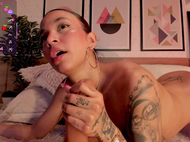 LunaRuso's BongaCams show and profile