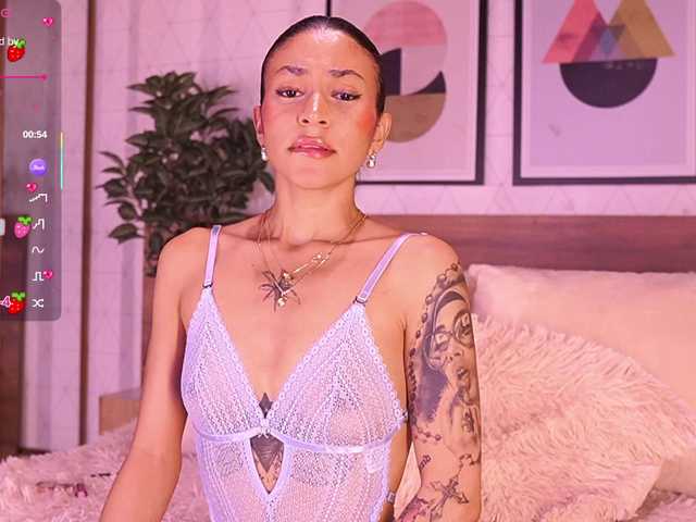 LunaRuso's BongaCams show and profile