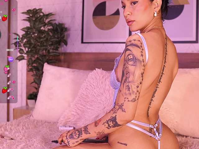 LunaRuso's BongaCams show and profile