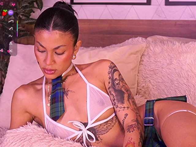 LunaRuso's BongaCams show and profile