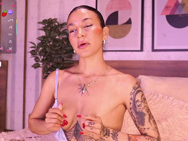 LunaRuso's BongaCams show and profile