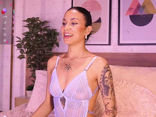 LunaRuso's BongaCams show and profile