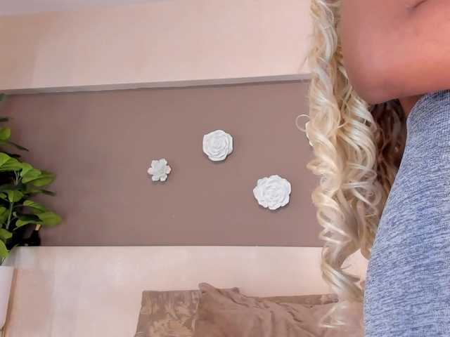 AriaFoster's BongaCams show and profile