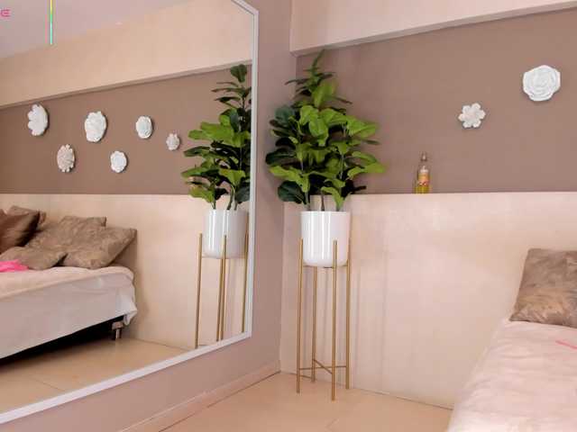 AriaFoster's BongaCams show and profile