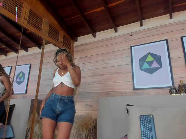 AriaFoster's BongaCams show and profile