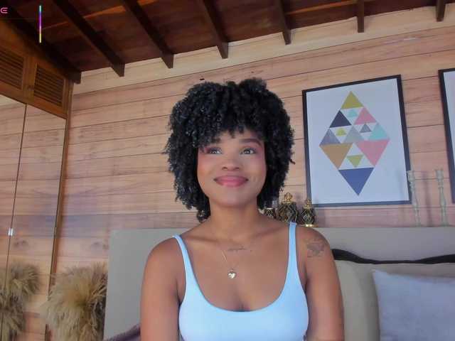 le modèle AriaFoster est en webcam porno dans un show sur le site bongacams, il possède les tags suivants: Ebony,Brunette,Trimmed