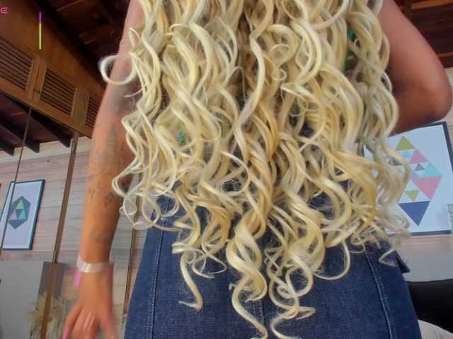 AriaFoster's BongaCams show and profile