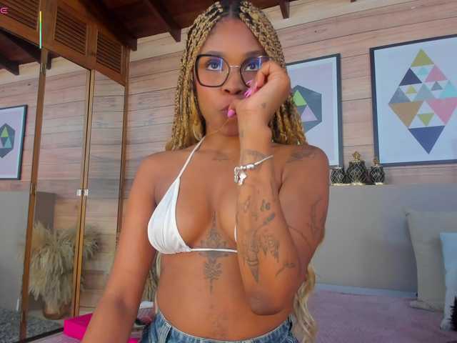 AriaFoster's BongaCams show and profile