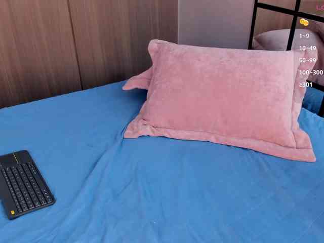 AriaFoster webcam