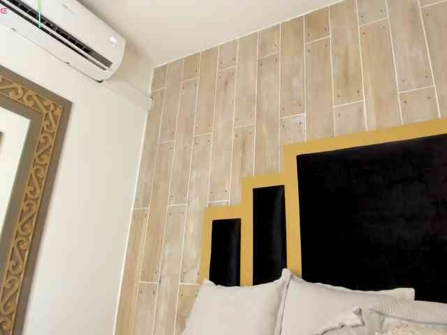 AriaFoster webcam