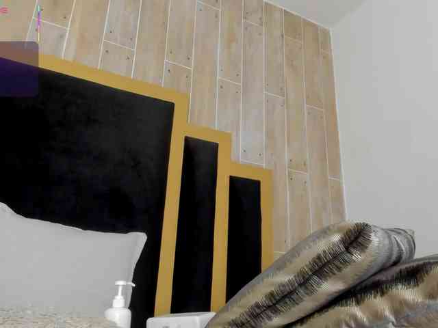 AriaFoster webcam