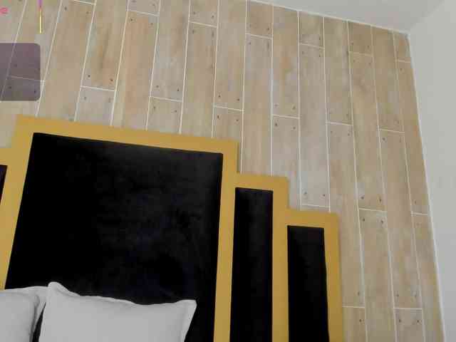 AriaFoster webcam