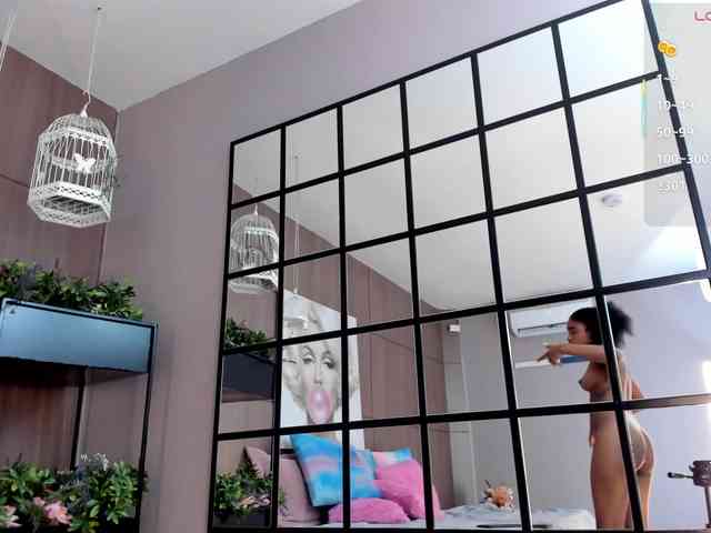 AriaFoster webcam