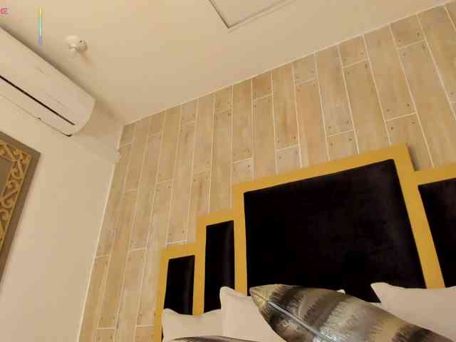 AriaFoster webcam