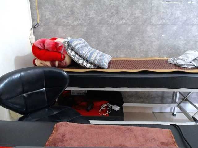 HotQueen93 from BongaCams