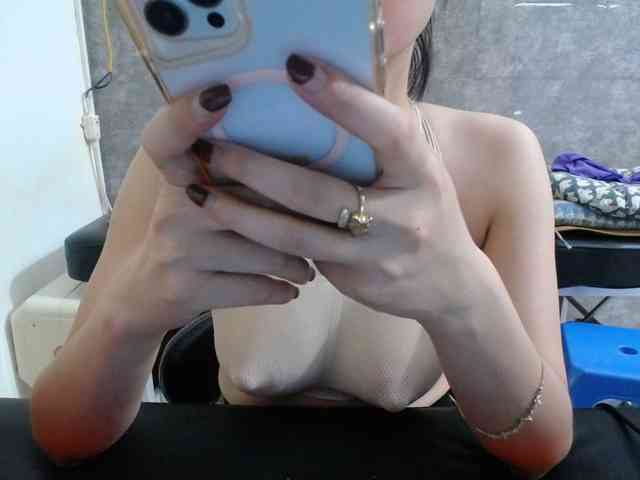 HotQueen93 webcam