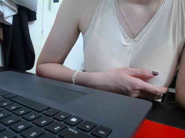 HotQueen93 webcam