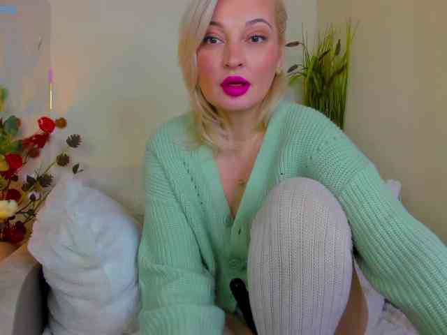 milena-sexyy Live Webcam on BongaCams