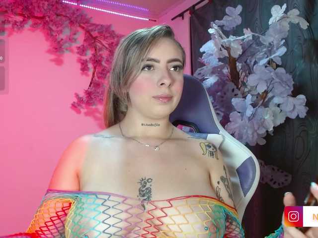 NaomiFox1's BongaCams show and profile